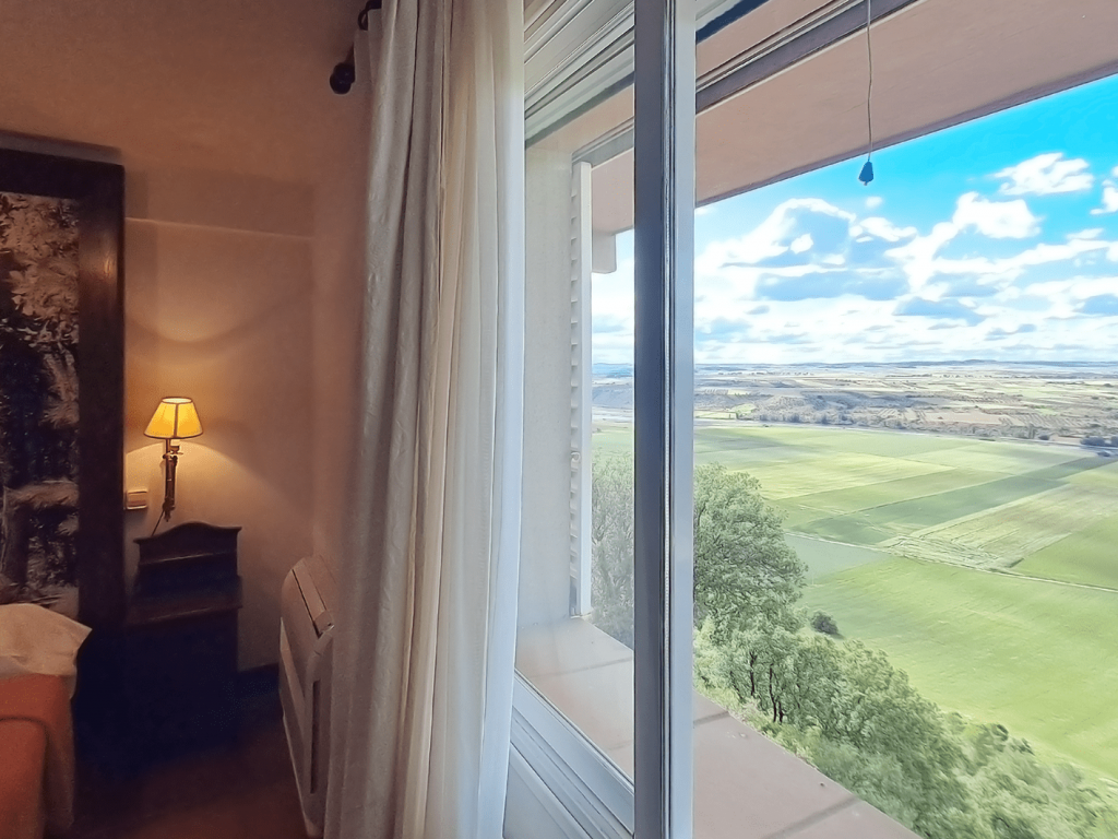 Habitación con vistas al entorno